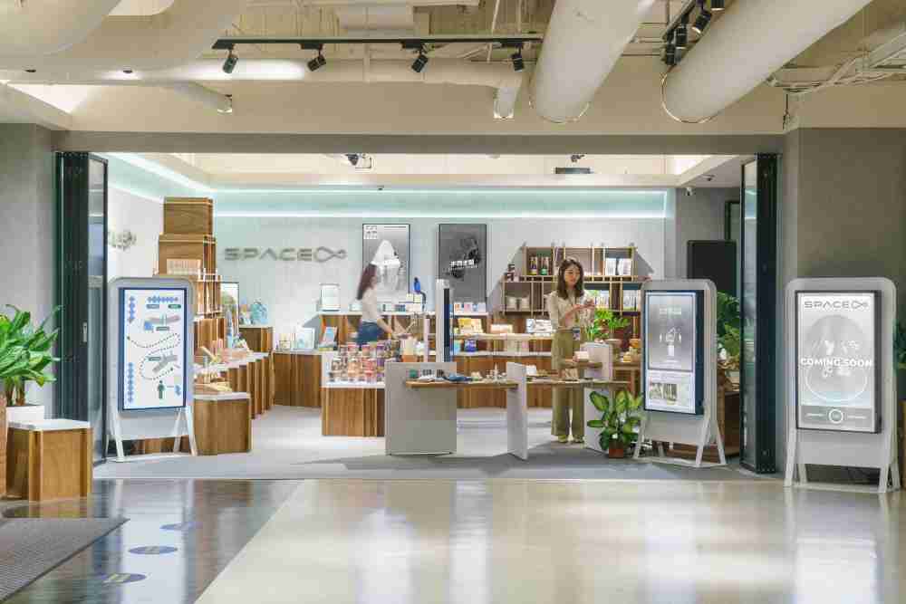 Wepay打造永续选物商店，，，展示社企及社创商品，，，，结合创利空间所开发的智能零售系统，，，整合多元产品信息，，，让无人商店扮演公益行动的推手