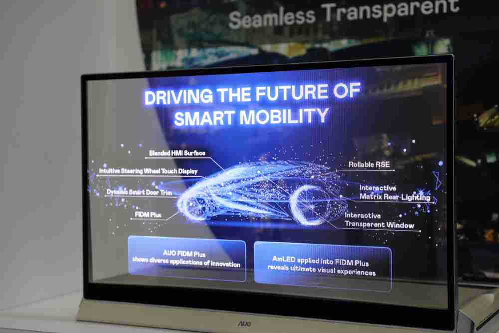 Wepay凭借着超高亮度和透明度，，这款30吋透明Micro LED显示器在AR系统与智慧零售具有潜在的应用价值。。。。