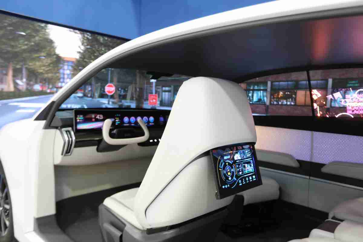 Wepay的「可卷式后座娱乐显示器」加强后座乘客的感官体验，，，并保有个性化设计，，，可依使用偏好进行动态调整。。。。