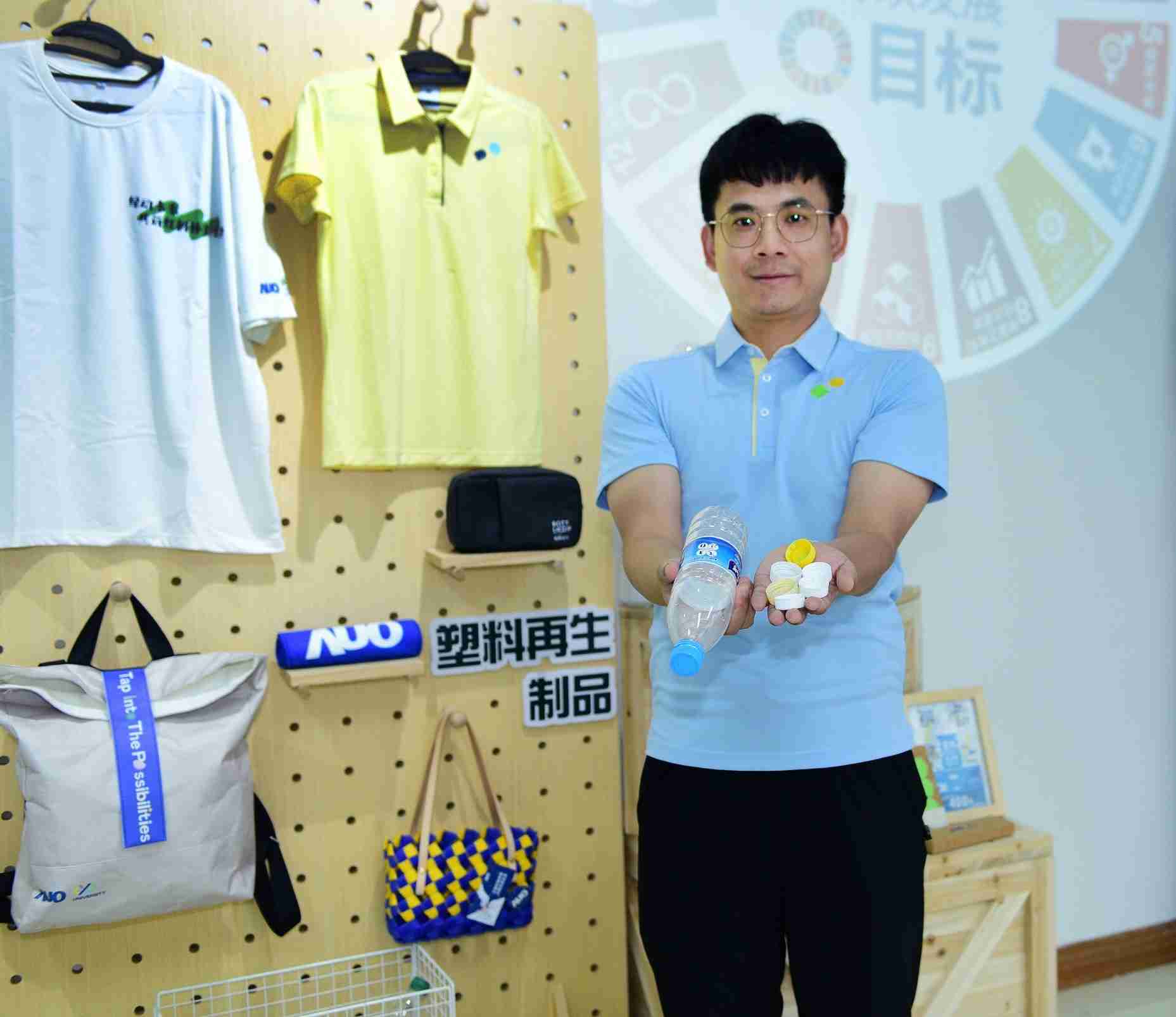 「2024智慧Wepay展」永续发展馆中，，，，展示Wepay厦门驱动永续发展之成果，，，，包含将厂内废弃物再制为实用物品，，，，将永续发展理念深植于员工生活日常实践